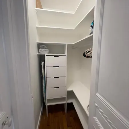 Charming In Apartment Paris